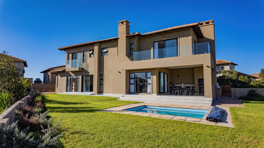 5 Bedroom Property for Sale in The Hill Western Cape